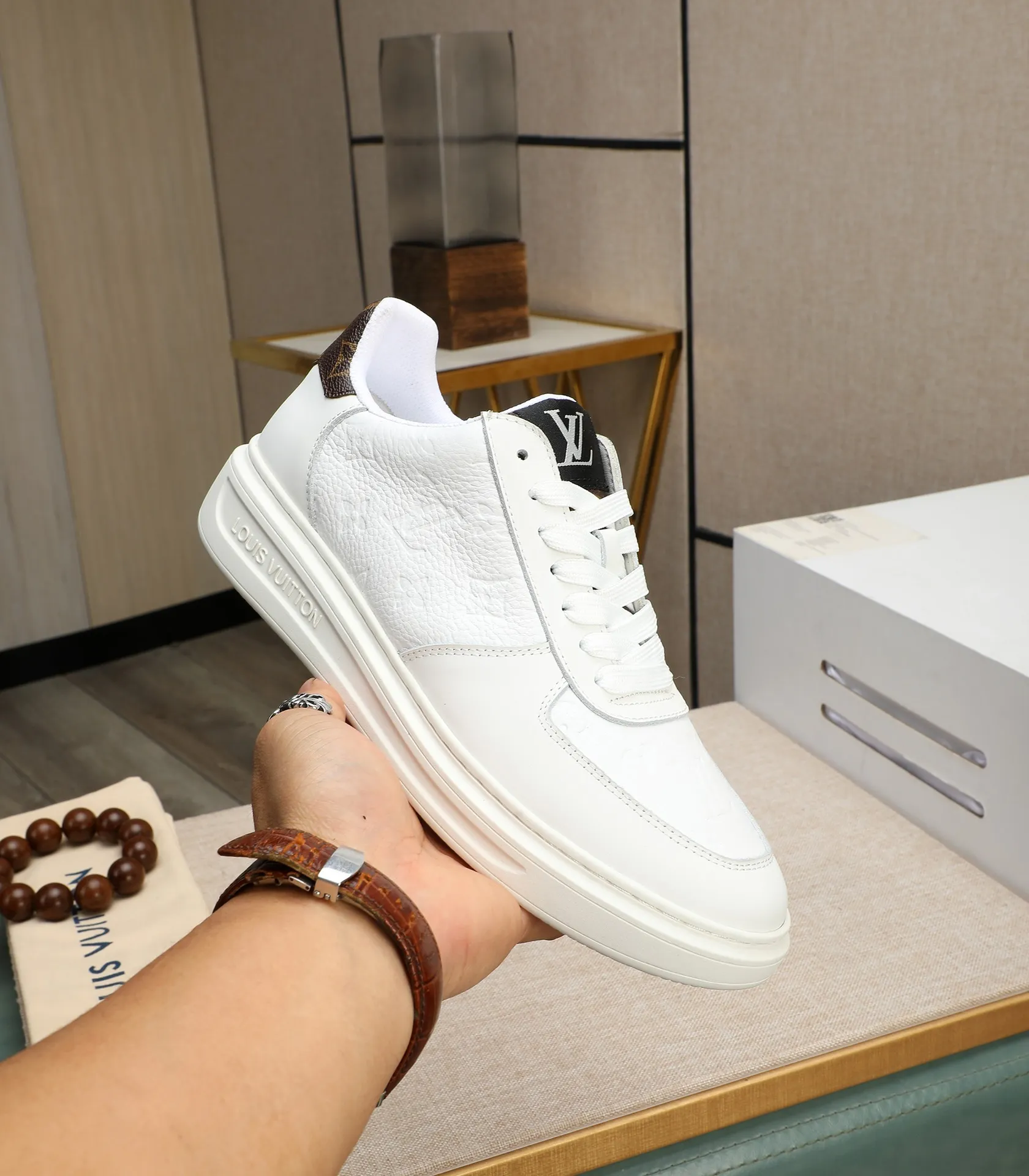 Men's shoes 💰540 💰(Niuli: full package) louis vuitton (Louis Vuitton/lv) top 🔍🔍 new models are on sale at the same time at the counter. The upper 🇮🇹 is imported from Italy, first-layer cowhide, and the lining is fully imported cowhide. 💪💪, completely 1⃣️ to 1 ⃣️Re-engraved🇮🇹💪💪, ⚠Sole: The original sole is specially provided by the original factory, the exclusive movable molded sole is super comfortable, ⚠The original factory follows the order, 🔍🔍high quality, you can enter and exit the counter at will, welcome to compare⚠. Code number:38-44